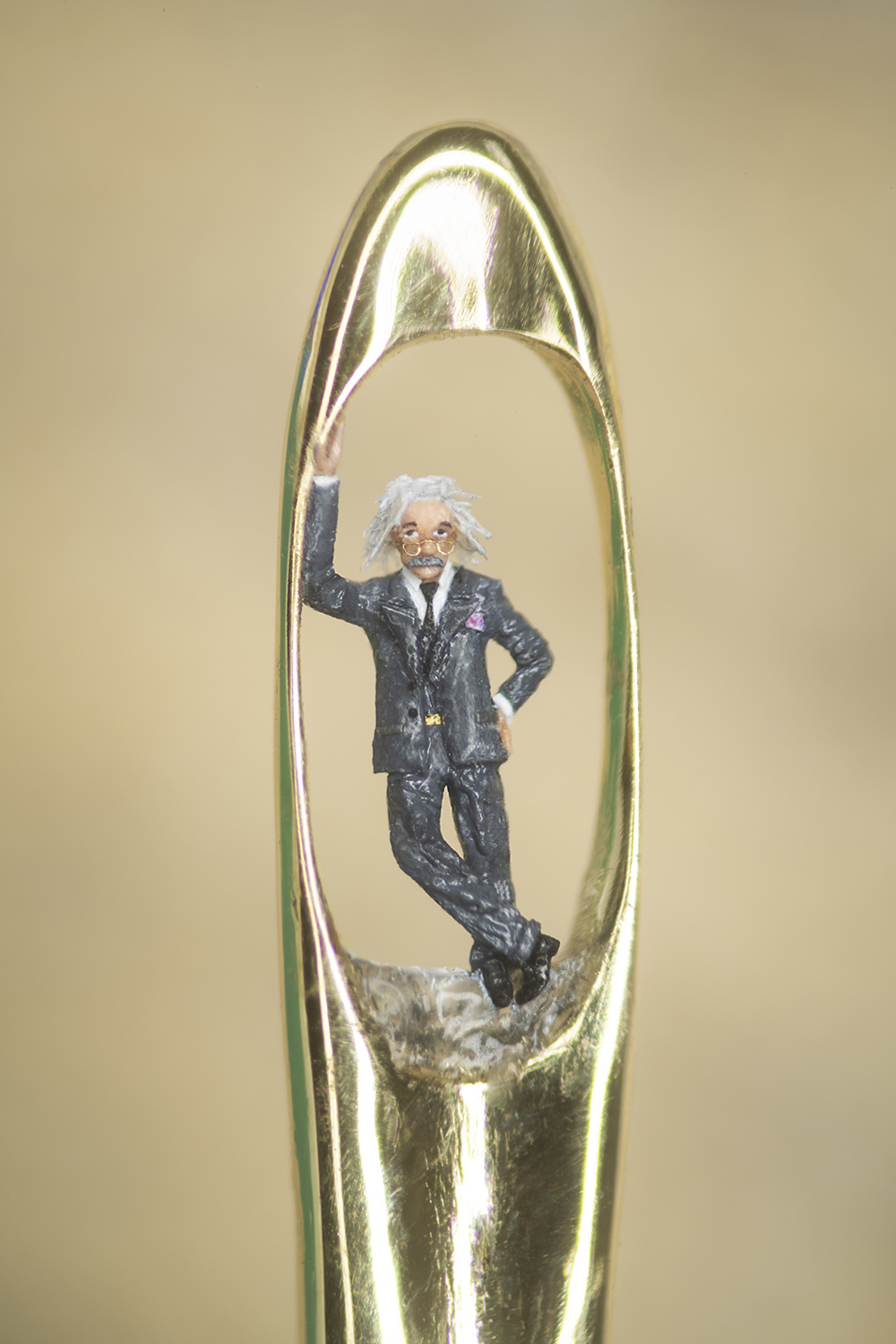 Dr. Willard Wigan MBE Albert Einstein - Wild Business Growth Podcast #174: The World's Greatest Micro-Sculptor