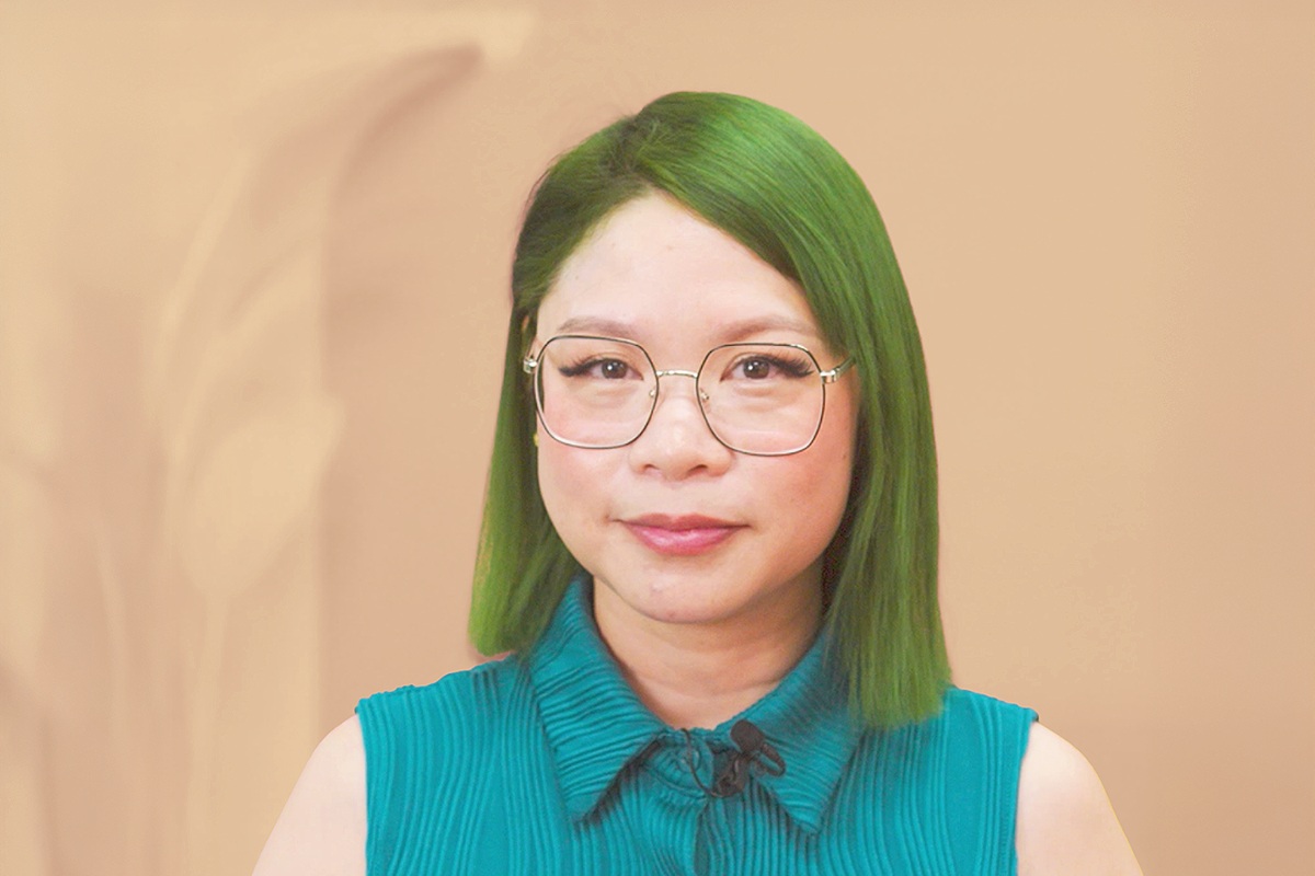 Goldie Chan - Wild Business Growth Podcast #345: Personal Branding for Introverts, Warm Robots